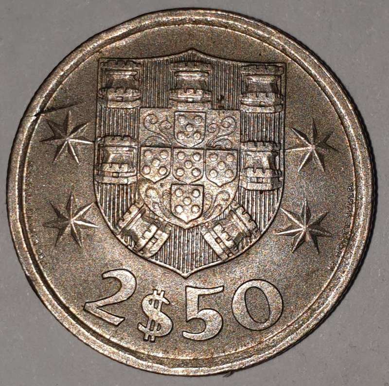 1980 - 2.5 ESCUDOS - 2$50 - 2 1/2 - PORTUGAL - PORTUGUESA - KM#590 - COPPER-NICKEL - PORTUGUESE